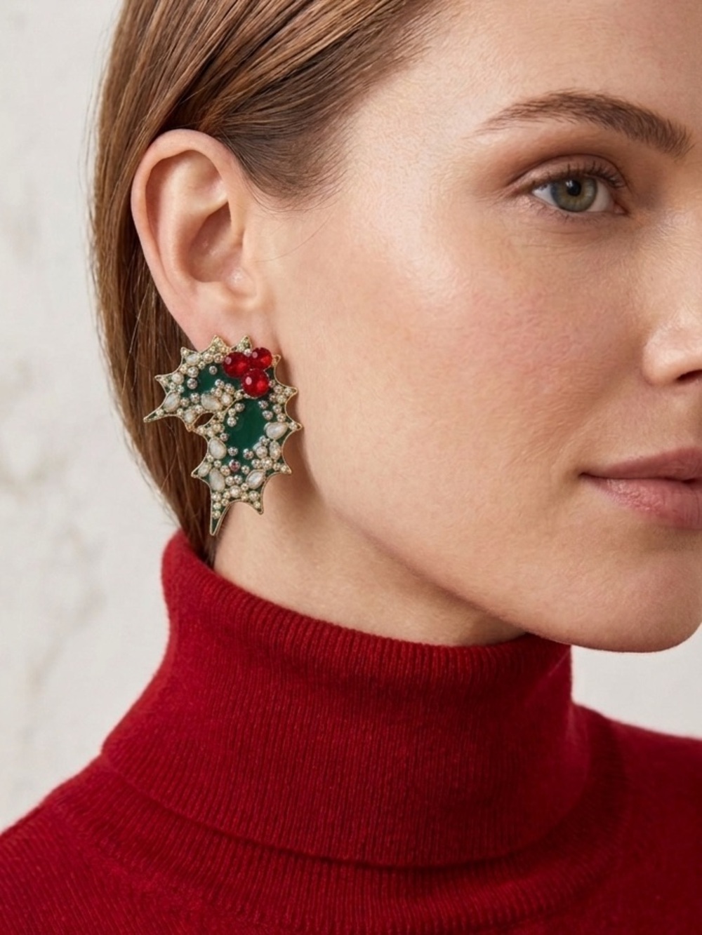 NWT BaubleBar Boughs of Holly Christmas Wreath Earrings Green Rhinestone Holiday